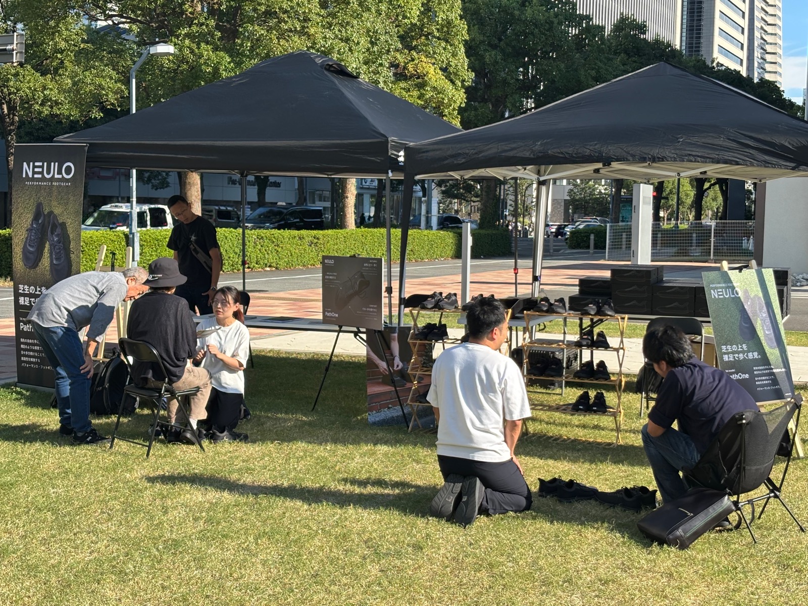 Helping customers try on shoes at the Yokohama pop-up